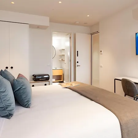 Hotel Shree Guru Plaza 3 Minute Walking Distance From New Delhi Railway Station